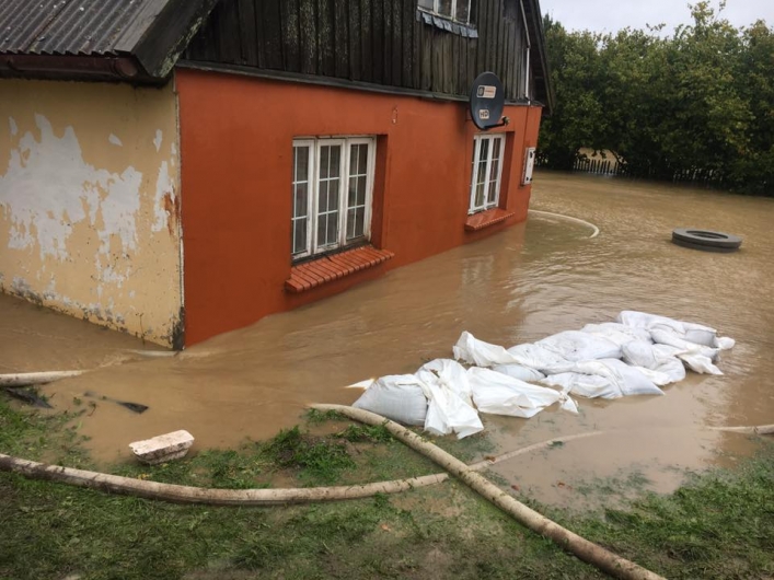  Braniewo i powiat braniewski. Stan wód ciągle prawie metr powyżej alarmowego. Obejrzyj zdjęcia 