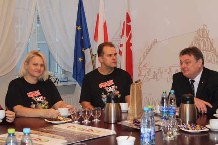  Prezydent Witold Wróblewski spotkał się z przedstawicielkami elbląskiego sztabu WOŚP