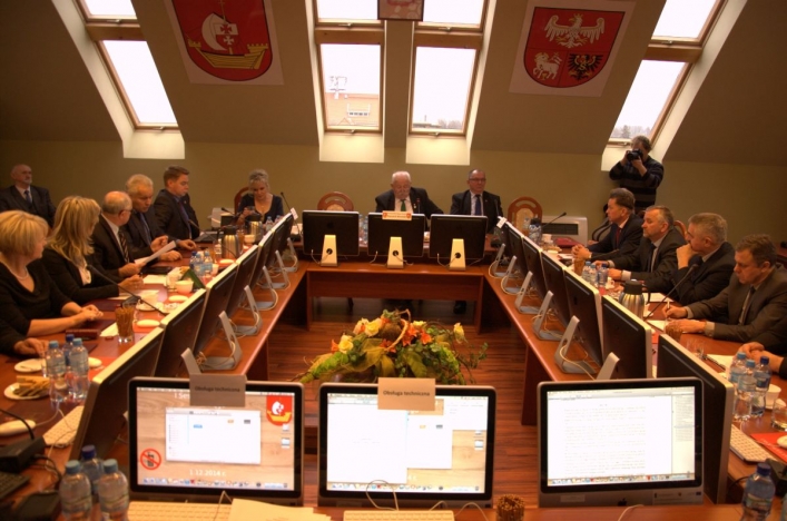  Starosta Sławomir Jezierski – radnym sejmiku. Na czele powiatu wicestarosta Romanowski? Radzie Powiatu przewodzi R. Zagalski (D