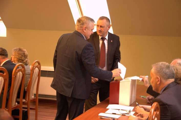  Starosta Sławomir Jezierski – radnym sejmiku. Na czele powiatu wicestarosta Romanowski? Radzie Powiatu przewodzi R. Zagalski (D