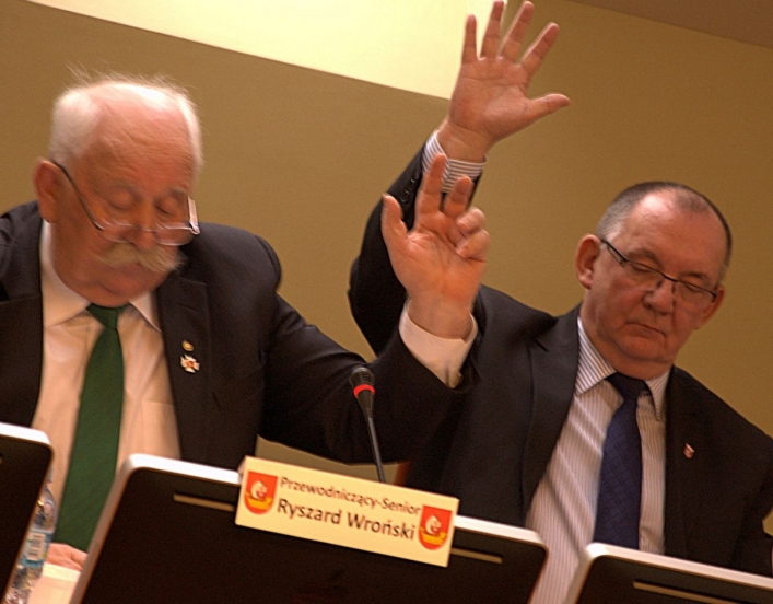  Starosta Sławomir Jezierski – radnym sejmiku. Na czele powiatu wicestarosta Romanowski? Radzie Powiatu przewodzi R. Zagalski (D
