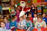  Św. Mikołaj i worek prezentów. Przedświąteczna zabawa w Przedszkolu Nr 23 i „Dorotce”