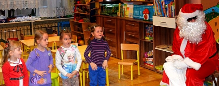  Św. Mikołaj i worek prezentów. Przedświąteczna zabawa w Przedszkolu Nr 23 i „Dorotce”