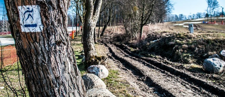 Zniszczony górny odcinek ul. Chrobrego. Kto dopilnuje jego naprawy?