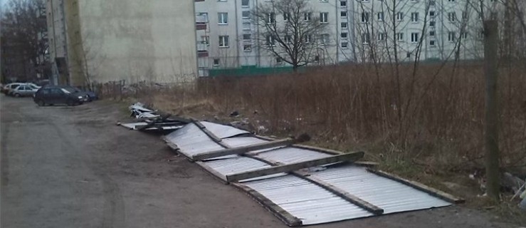 Wichura czy celowe działanie? Ogrodzenie przy Willi Syrena padło