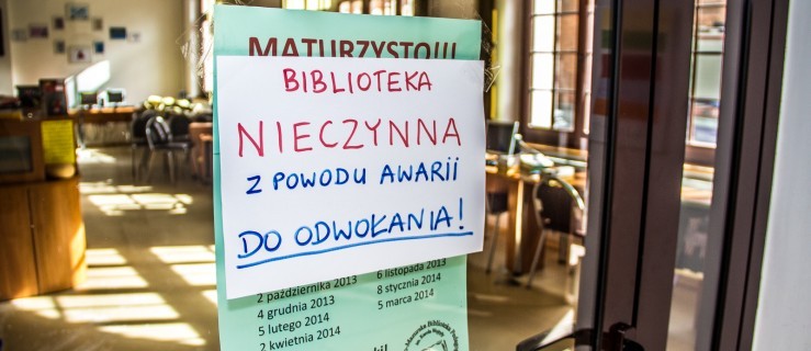 Księgozbiory Biblioteki Pedagogicznej zalane. Trwa walka z wodą