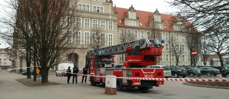 Czy została podłożona bomba w elbląskim sądzie? (fotorelacja)