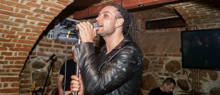 Sztywny Pal Azji w Pubie Sąsiedzi. Mocna dawka rocka