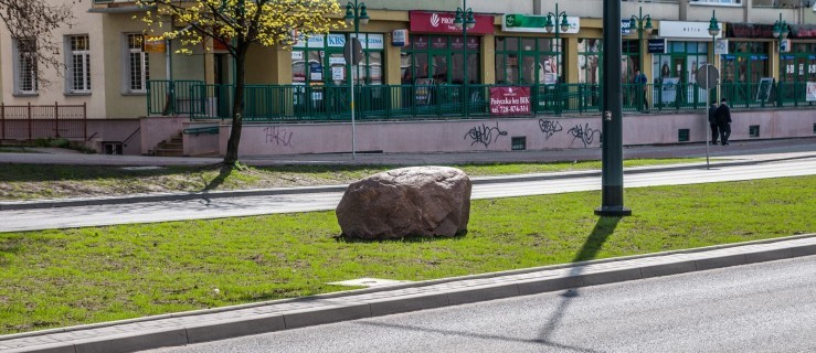 Głaz z 12-lutego trafi na rondo przy ul. Agrykola? Takie są plany