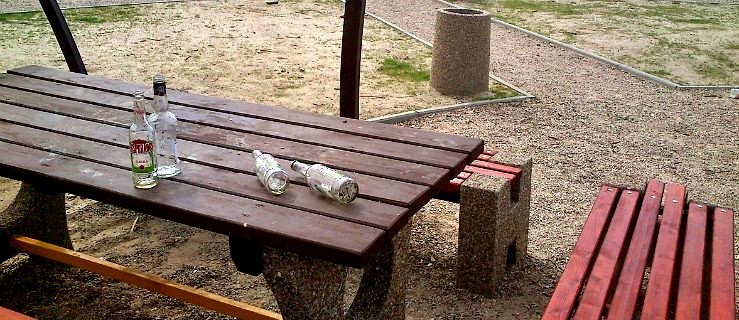 Spożywanie alkoholu w miejscu publicznym legalne? 