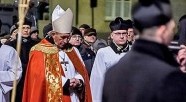 Ile zarabiają księża w elbląskich parafiach? Czy rzeczywiście pracują tylko jeden dzień?