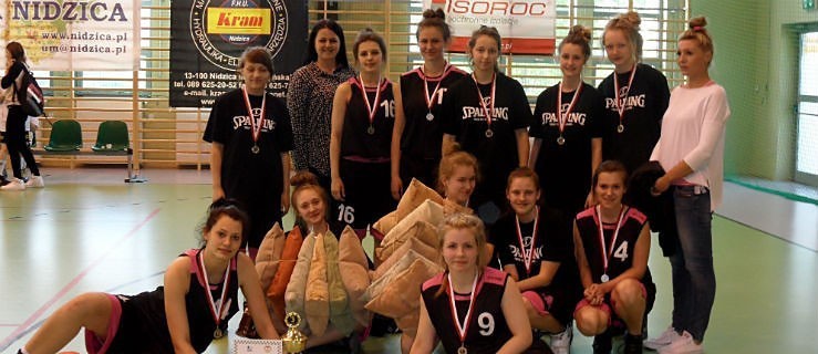 Koszykarki Gimnazjum nr 4 srebrnymi medalistkami