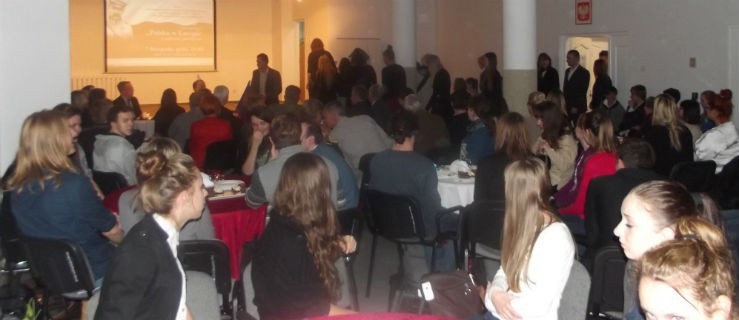 Studenci PWSZ w laboratorium kryminalistycznym