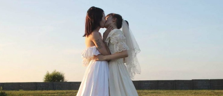 Prezydent Wilk usuwa wystawę homoseksualnych artystek w Galerii EL