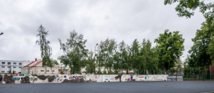Remont boiska przy Zespole Szkół Ogólnokształcących nr 2 zbliża się ku końcowi
