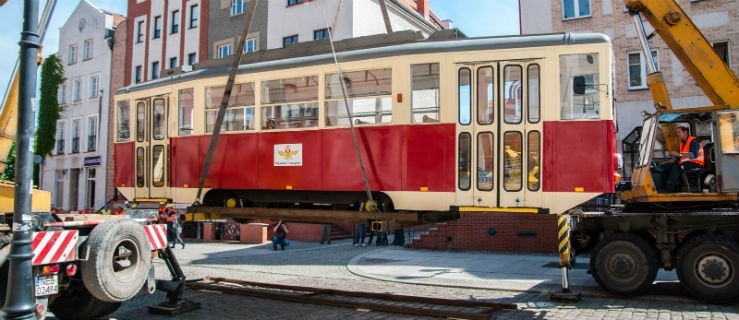 Zabytkowy tramwaj typu 5N już jest na Starym Mieście. Zobacz zdjęcia
