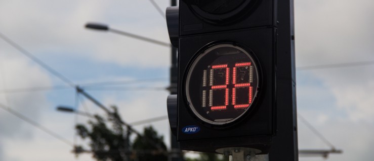 Liczniki przy sygnalizatorach już są, lecz tylko dla motorniczych