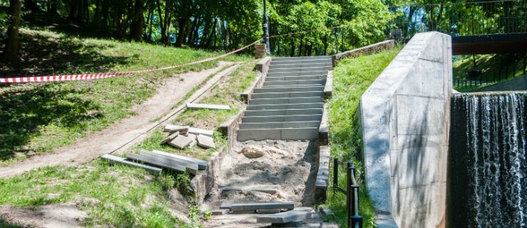 Rozpoczął się remont schodów w Parku Dolinka. Czy powstanie podjazd dla wózków?