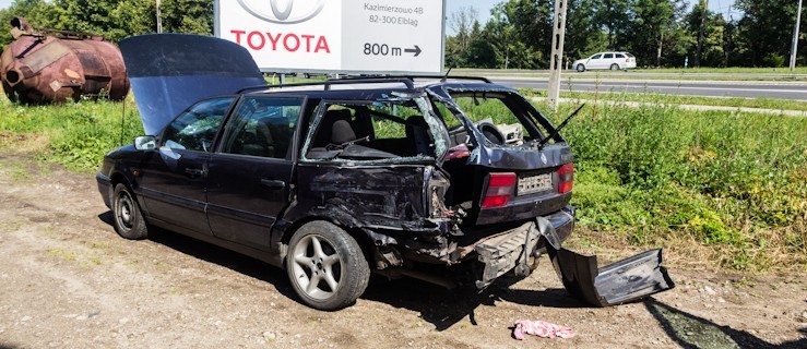 Zderzenie ciężarówki z osobówką na drodze ekspresowej S7