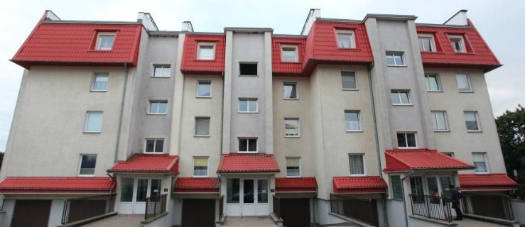 Tragedia w Malborku. Matka i córka zmarły w mieszkaniu bez pomocy