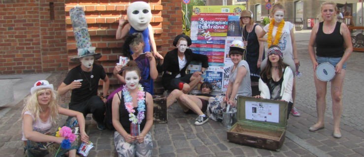 Teatralnym flash mobem zapraszali na Trzydniówkę