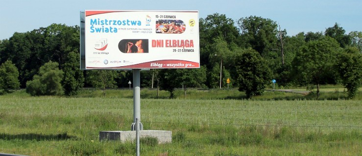 Billboardy stoją, witacze muszą poczekać
