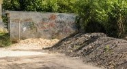 Mieszkańcy zrzucili się na drogę przy garażach
