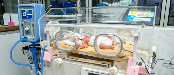 Porzuconą dziewczynką chce zająć się matka. O tym zdecyduje sąd