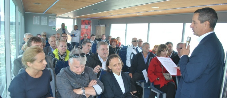 Na Zalewie o żegludze, wąskich gardłach, NIK-u i kanale przez Mierzeję