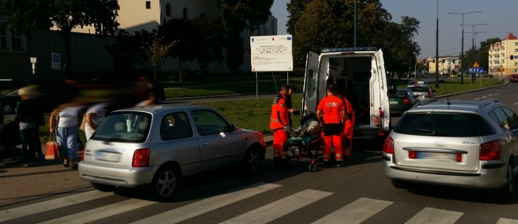 Potrącenie rowerzysty na Grota Roweckiego. Jedna osoba w szpitalu