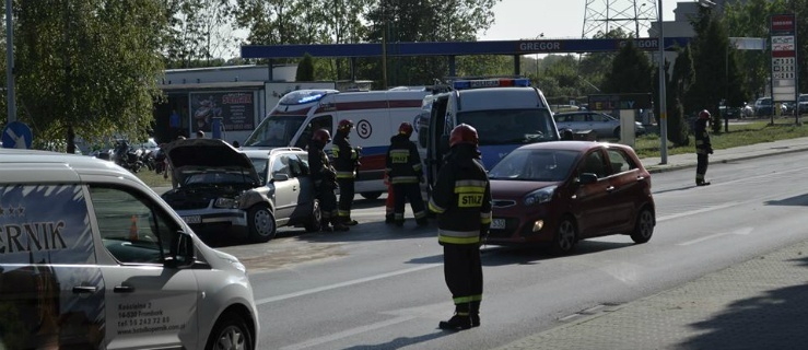 Wypadek przy szpitalu. Poszkodowana ciężarna kobieta