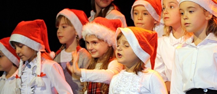 Muzyka i śpiew przez zabawę 