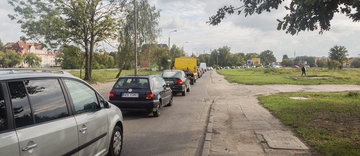 Bezpieczeństwo czy płynny ruch? Policja blokuje Warszawską