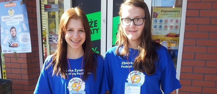 Wolontariusze z Gimnazjum nr 4 wzięli udział w akcji Podziel się Posiłkiem