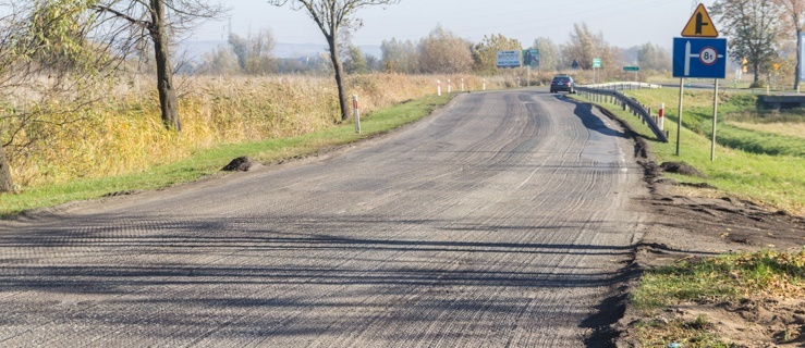 Trwa remont nawierzchni na drodze Elbląg-Jegłownik