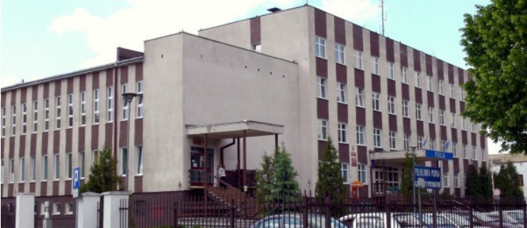 Główny gmach elbląskiej policji przy ul. Tysiąclecia 3, to PRL-owski blok z lat 80-tych. Daleko mu do obecnych standardów.