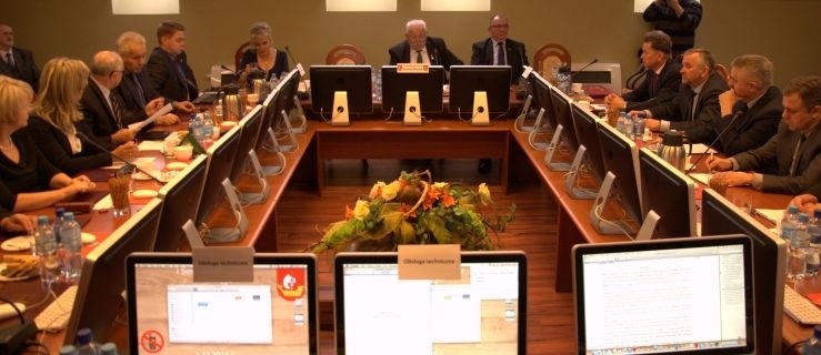 Inauguracyjna Sesja Rady Powiatu Elbląskiego odbyła się 1 grudnia, jednak nie wybrano starostów, a jedynie prezydium rady.