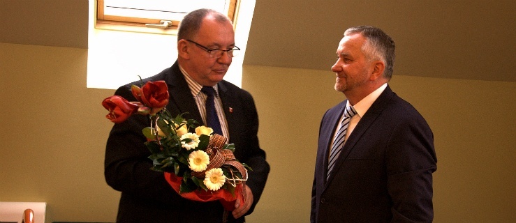 Były  Sławomir Jezierski i obecny starosta Maciej Romanowski, chwilę po głosowaniu.
