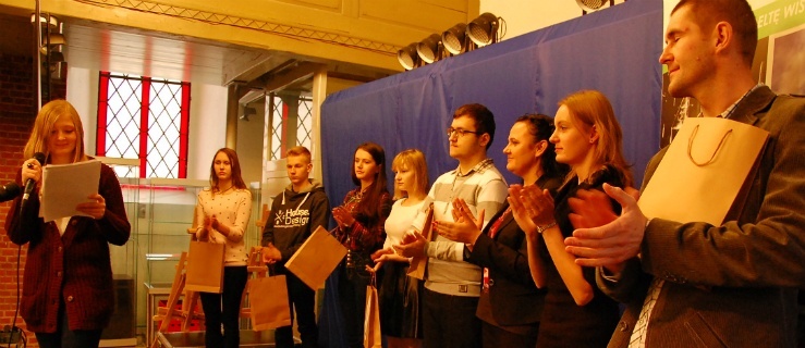 Uczestnicy konkursu na pracę pisemną nt. tradycji i kultury Żuław.