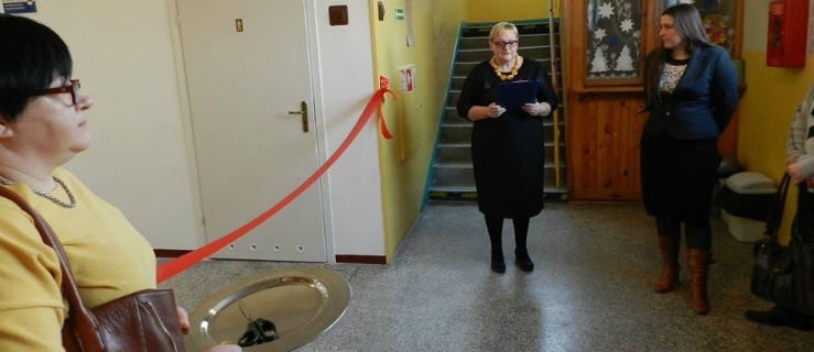 Oficjalne otwarcie... toalet w Drewnicy. Była wstęga, było przekazanie kluczy
