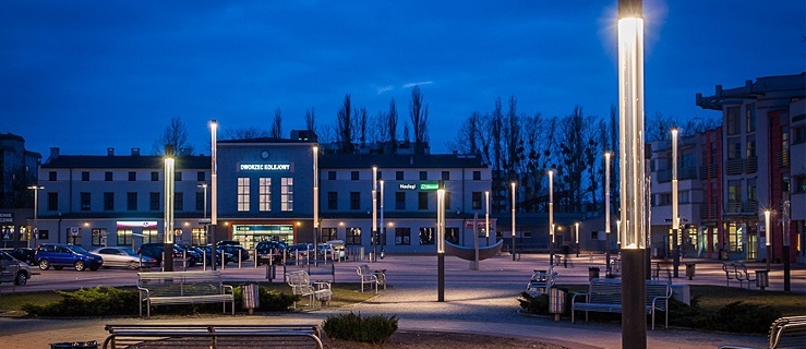Elbląg na fotografii: Plac Dworcowy nocą