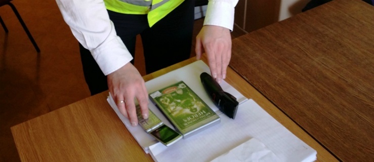 Napadli pokrzywdzonego w domu. Weszli podając się policjantów kryminalnych