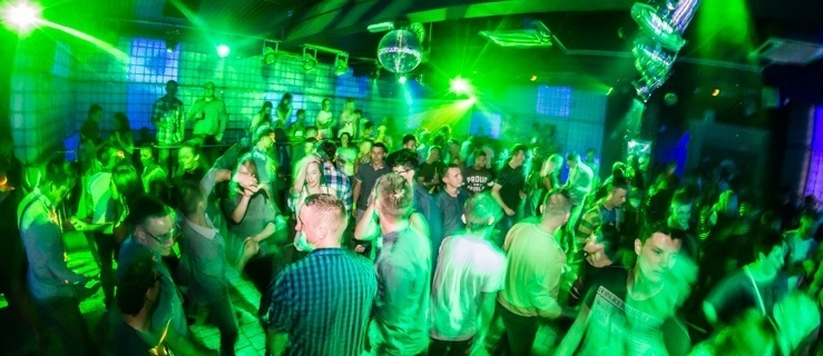 Świąteczny clubbing. Ignorowanie tradycji czy rozrywka?