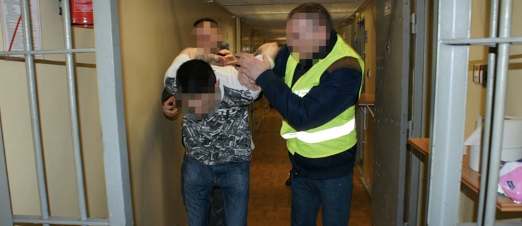 Grozili nożem i żądali pieniędzy. Teraz za to odpowiedzą