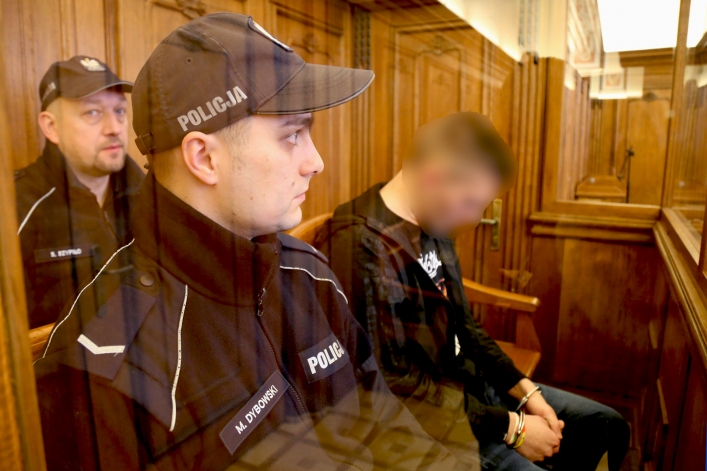 18-latek zabił nożem dwie osoby nożem. Ruszył proces przed elbląskim sądem