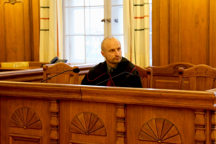 18-latek zabił nożem dwie osoby nożem. Ruszył proces przed elbląskim sądem