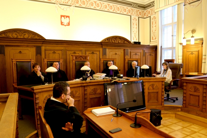 18-latek zabił nożem dwie osoby nożem. Ruszył proces przed elbląskim sądem