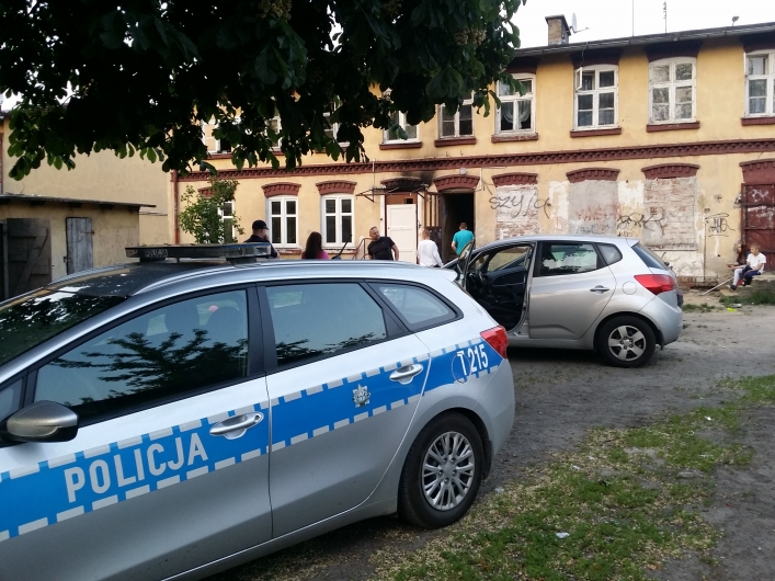 18-letni nożownik zatrzymany na Wiejskiej. Ranna policjantka