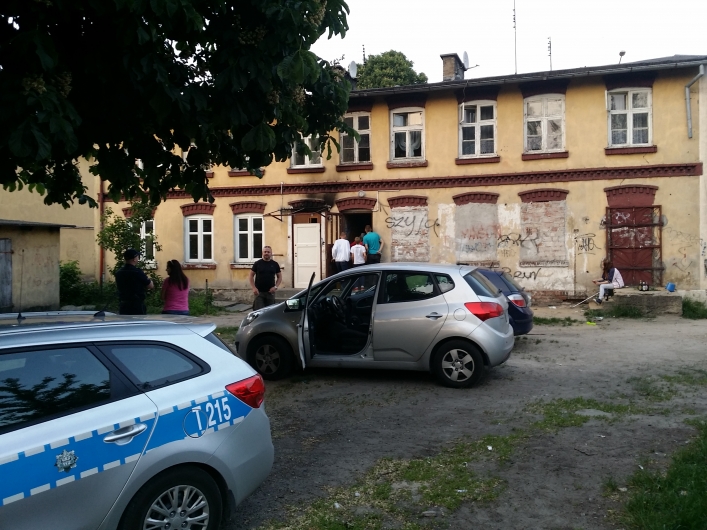 18-letni nożownik zatrzymany na Wiejskiej. Ranna policjantka