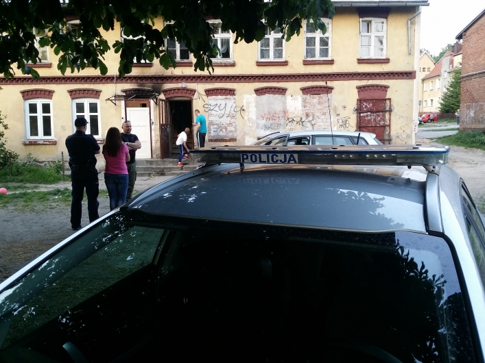 18-letni nożownik zatrzymany na Wiejskiej. Ranna policjantka